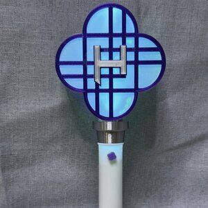 NWT - K-Pop Demon Hunters HUNTR/X - 11in Light Up Wand w/ stand